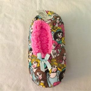 NWT GIRLS SLIPPER SOCKS SIZE S/M 5 1/2 - 7 1/2 DISNEY PRINCESSES